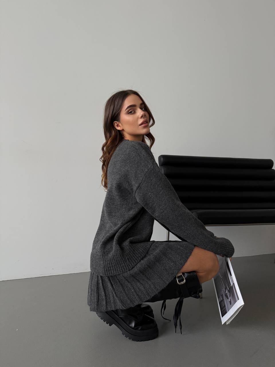 Женский теплый костюм 2-ка с юбкой графитового цвета 35269