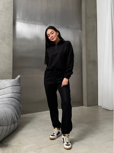 Женский теплый костюм черного цвета 35144