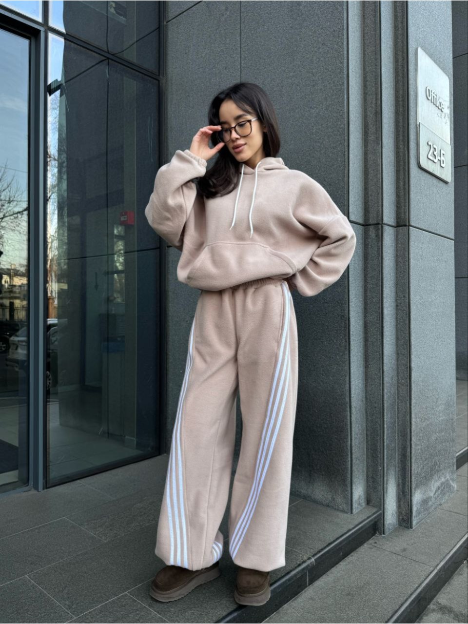 Жiночий теплий костюм iз флiса бежевого кольору 35972