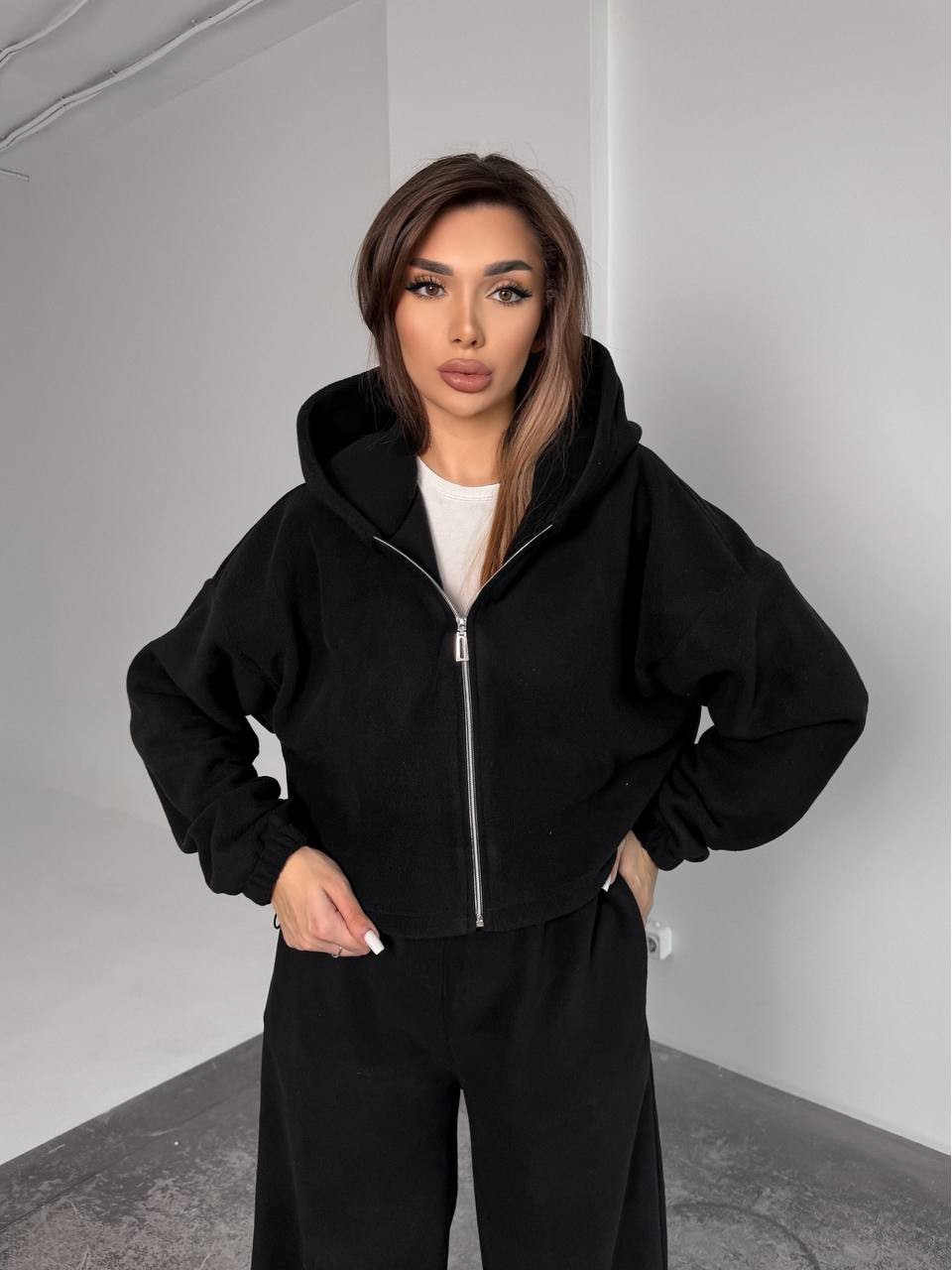 Жіночий теплий костюм iз фліса чорного кольору 35989
