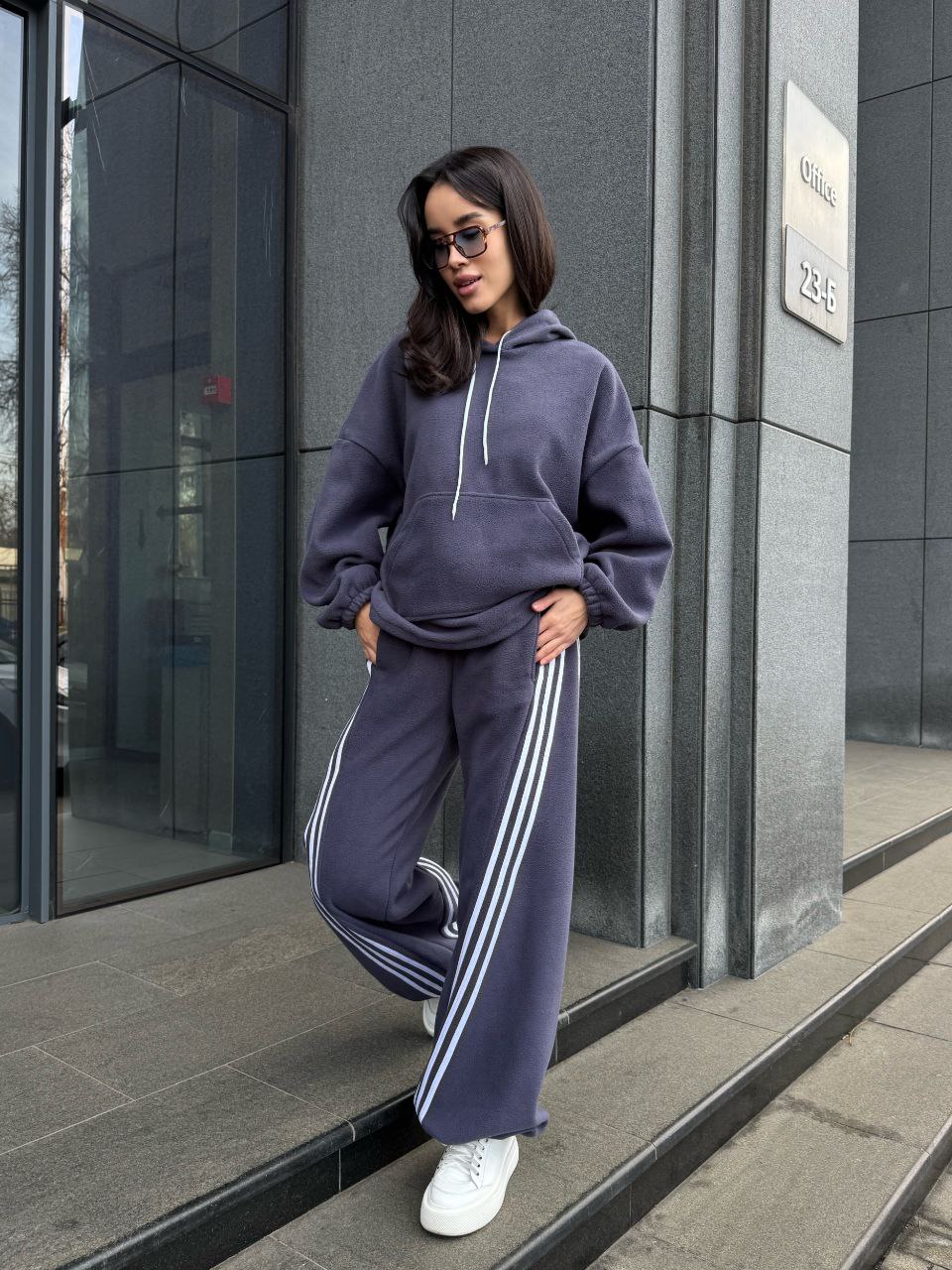 Жiночий теплий костюм iз флiса графiтового кольору 35974