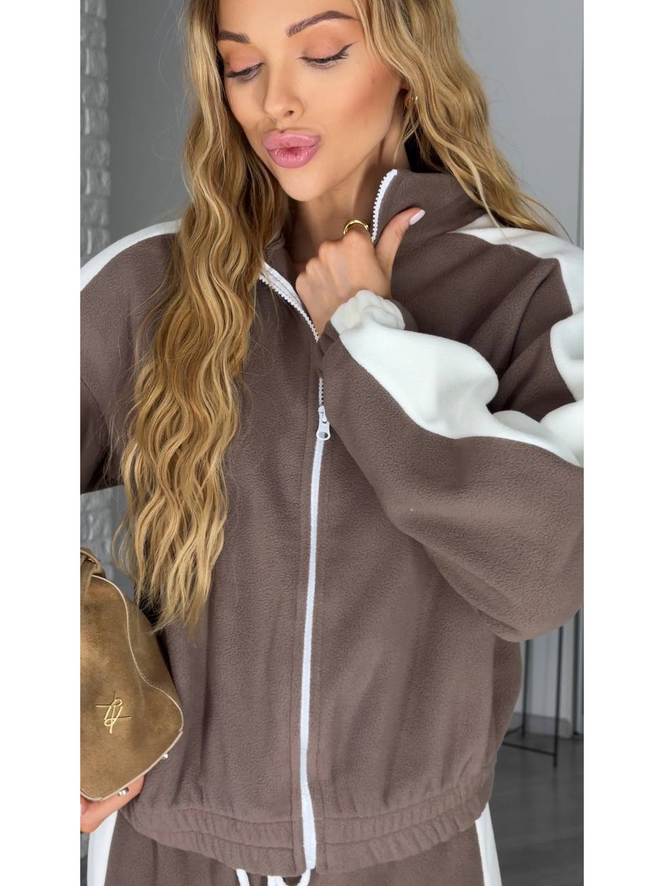 Жiночий теплий костюм iз флiса кавового кольору 36090