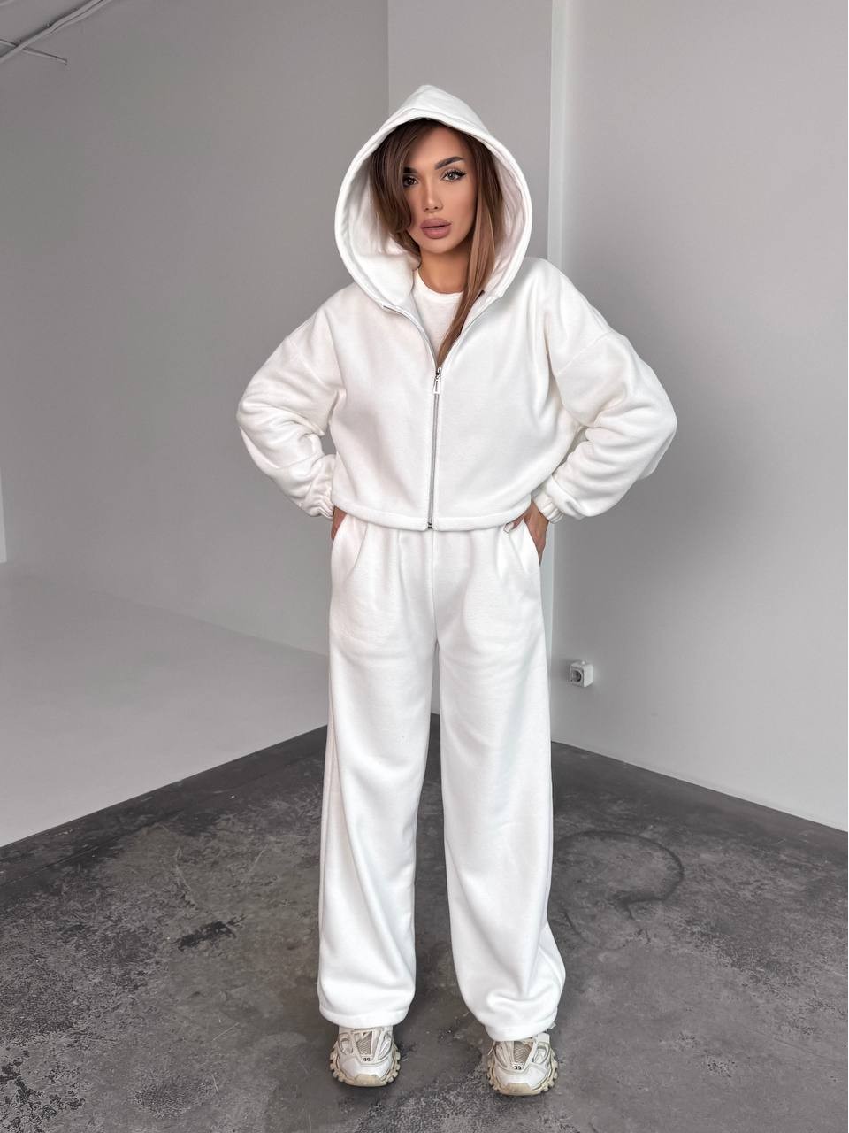 Жіночий теплий костюм iз фліса молочного кольору 35982