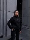 Жіночий теплий костюм на кнопках чорного кольору 35114