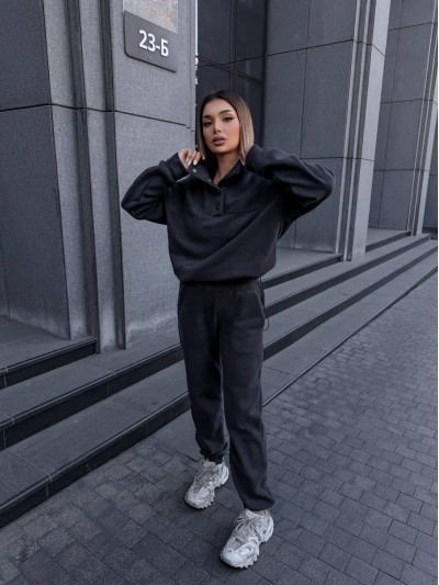 Жіночий теплий костюм на кнопках графiтового кольору 35116