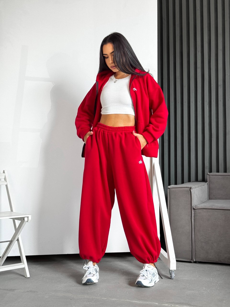 Жіночий теплий костюм на змiйцi червоного кольору 35191