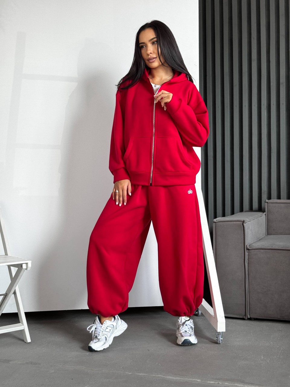 Жіночий теплий костюм на змiйцi червоного кольору 35191