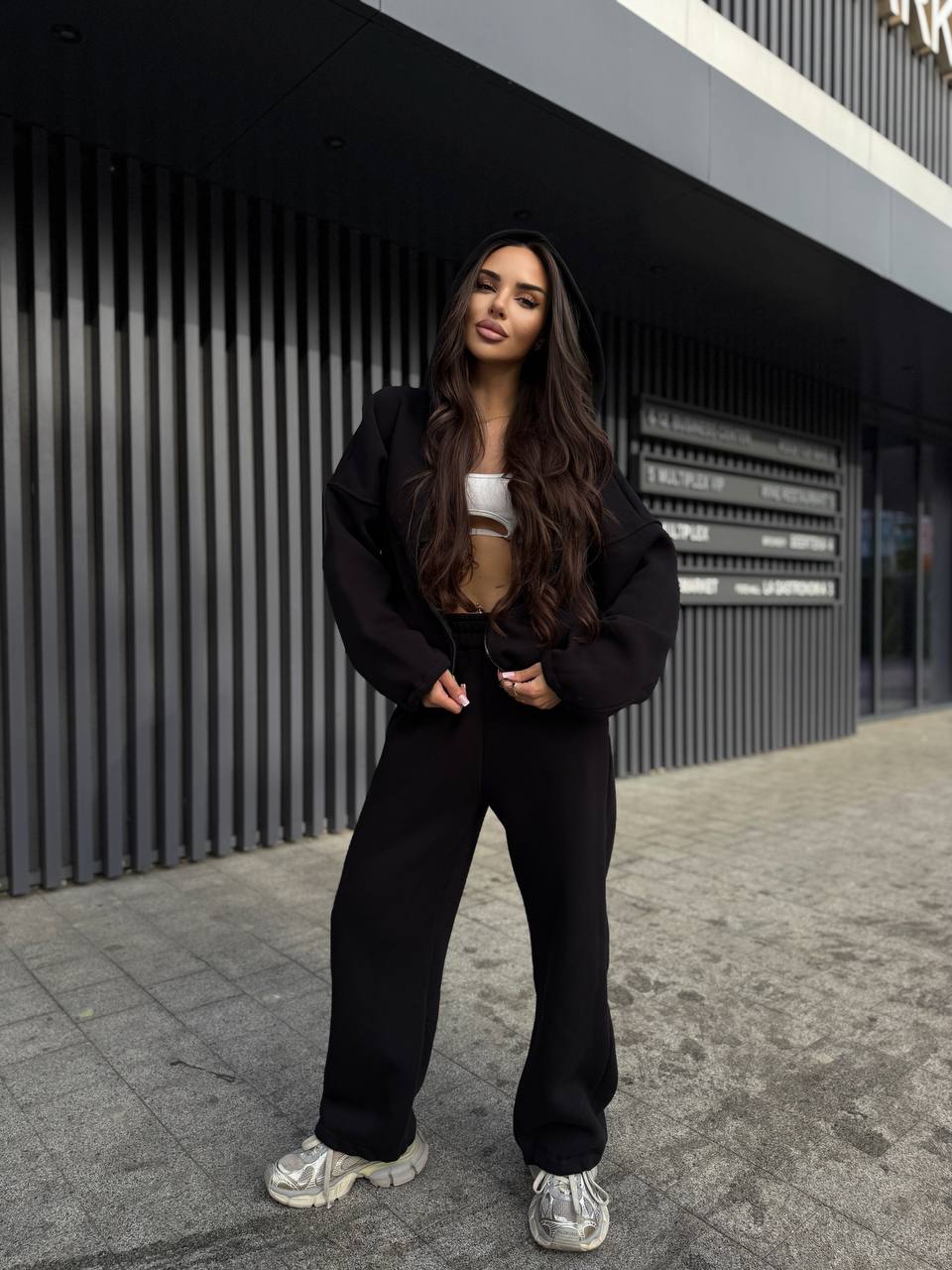 Жіночий теплий костюм на змiйцi чорного кольору 35200