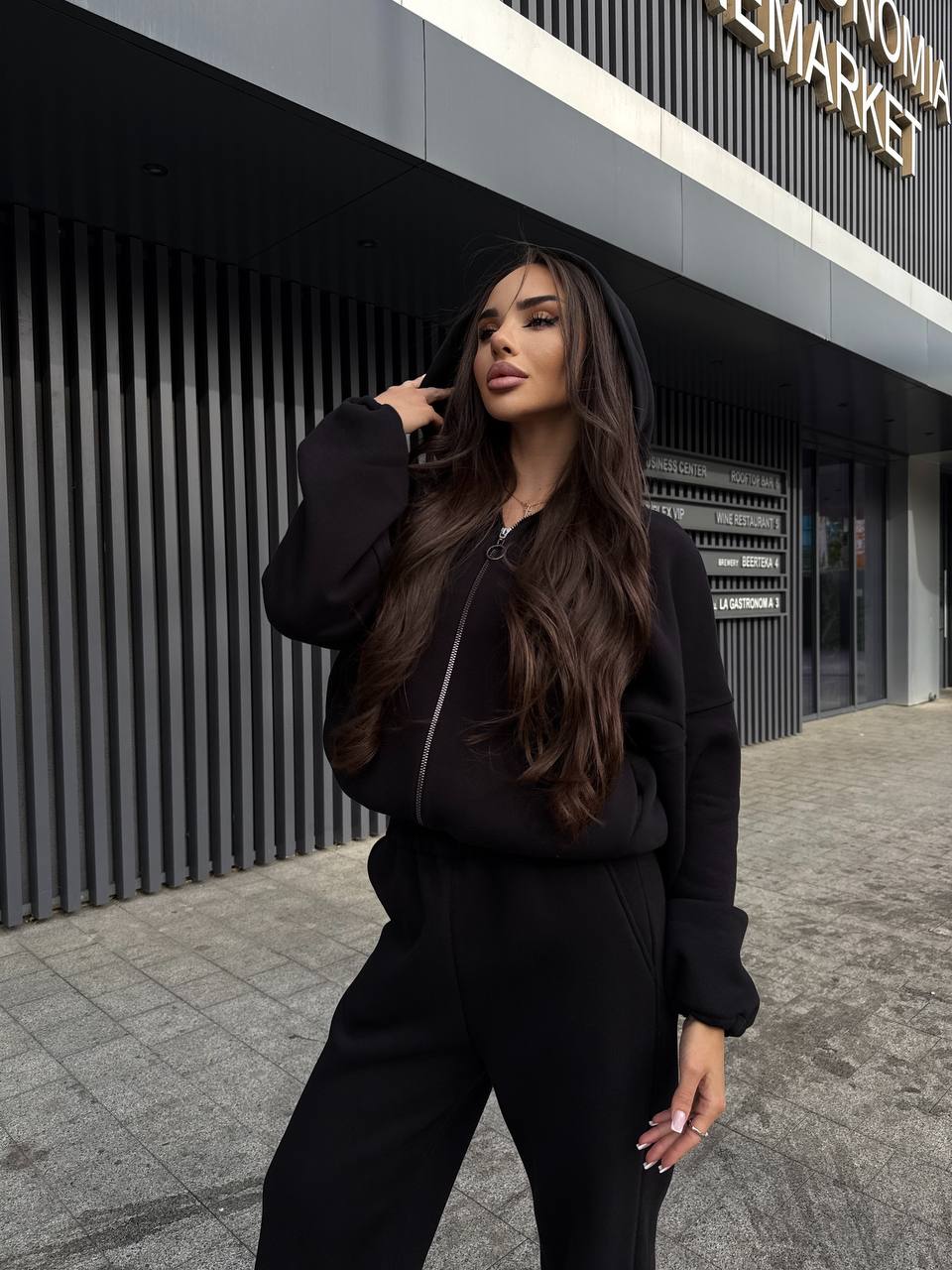 Жіночий теплий костюм на змiйцi чорного кольору 35200