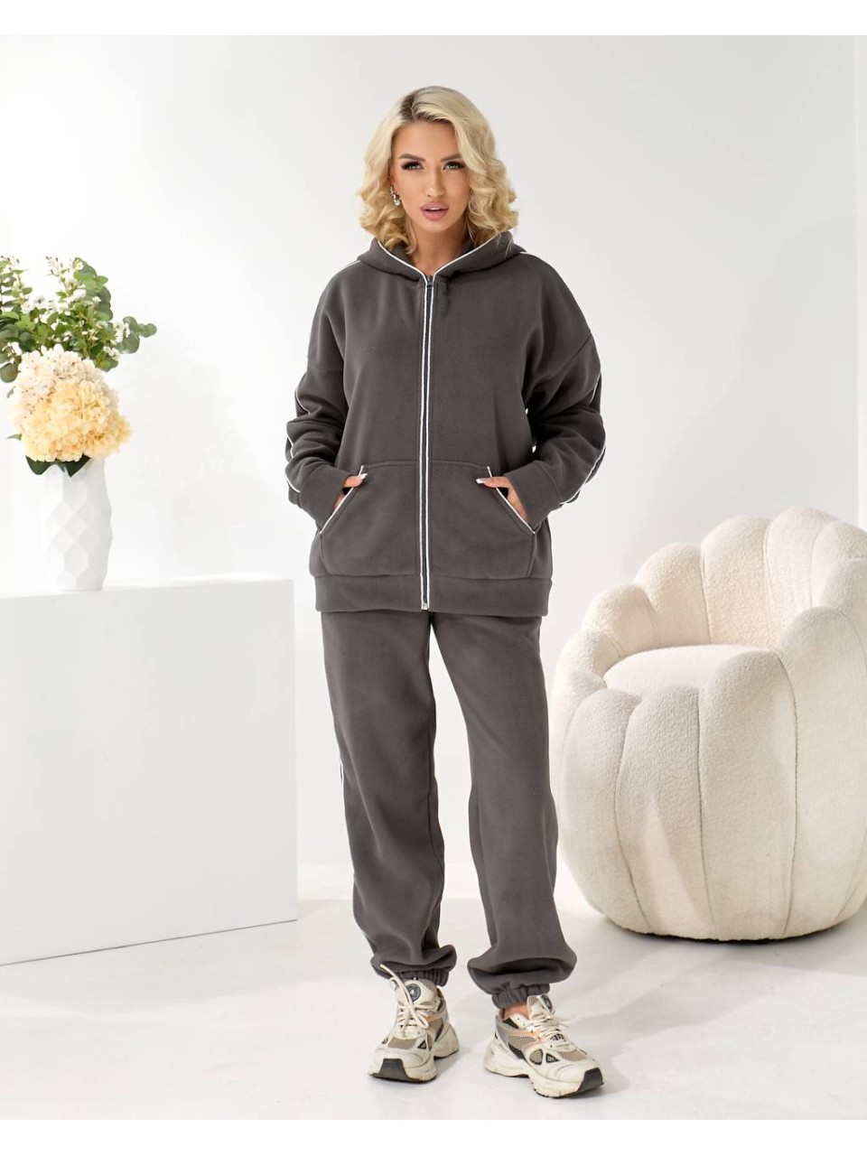 Жiночий теплий костюм на змiйцi графiтового кольору 35800