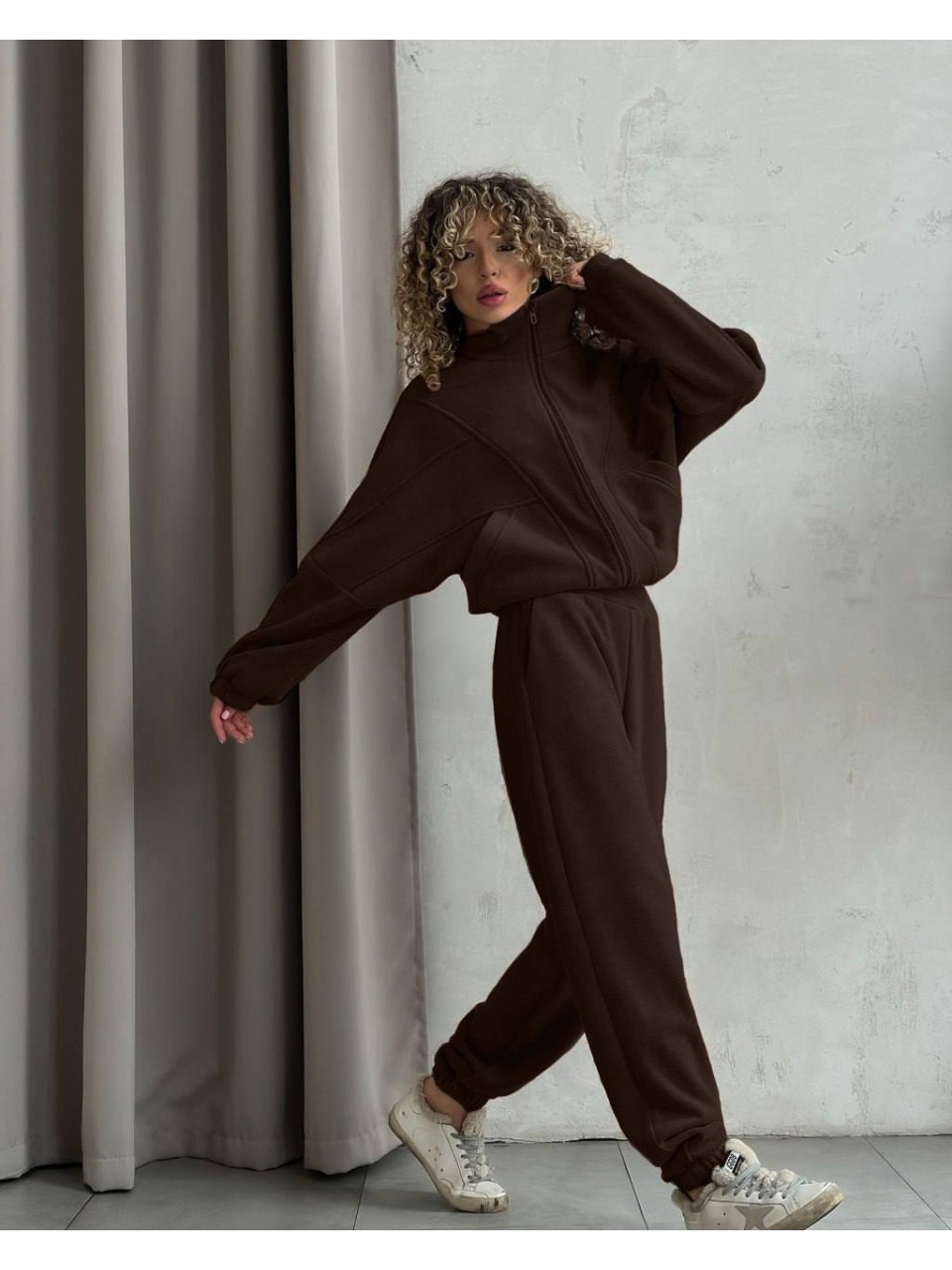 Жіночий теплий костюм на змiйцi коричневого кольору 35136