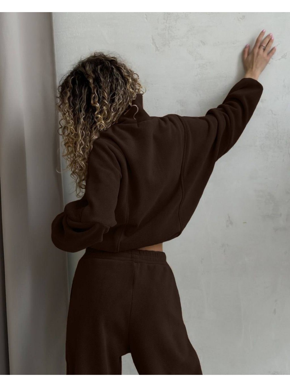 Жіночий теплий костюм на змiйцi коричневого кольору 35136