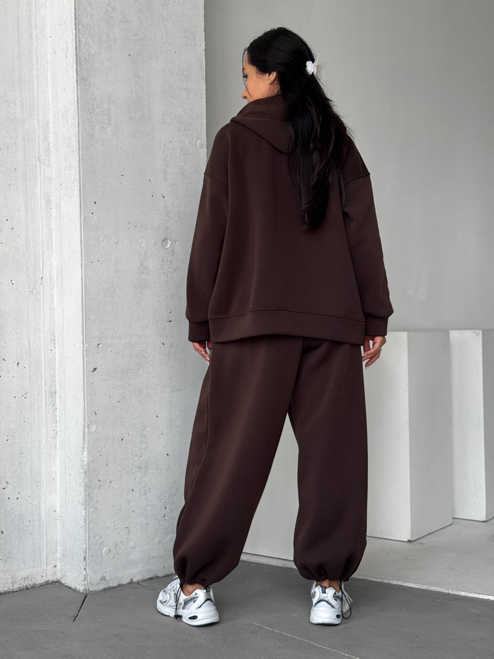 Жіночий теплий костюм на змiйцi коричневого кольору 35195