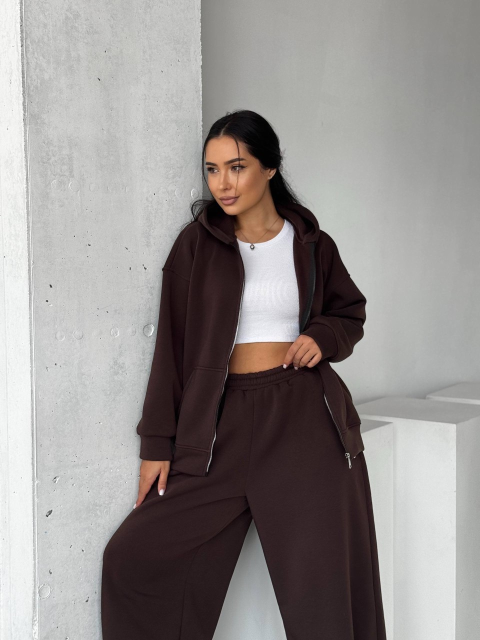 Жіночий теплий костюм на змiйцi коричневого кольору 35195