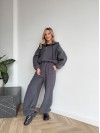 Жіночий теплий костюм вiльного крою графiтового кольору 35296