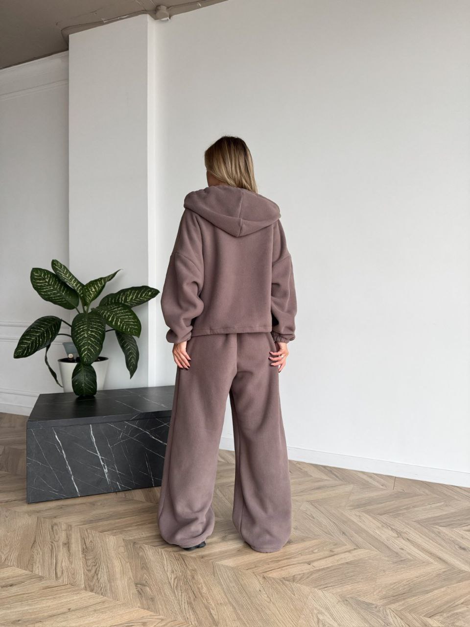 Жіночий теплий костюм вiльного крою кавового кольору 35294