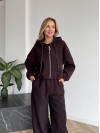 Жіночий теплий костюм вiльного крою коричневого кольору 35293