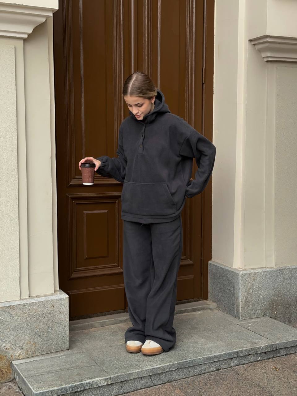 Женский теплый костюм из флиса графитового цвета 35289