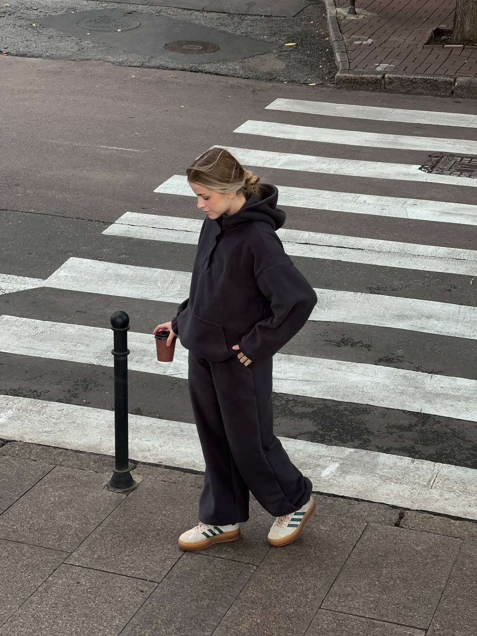 Женский теплый костюм из флиса графитового цвета 35289