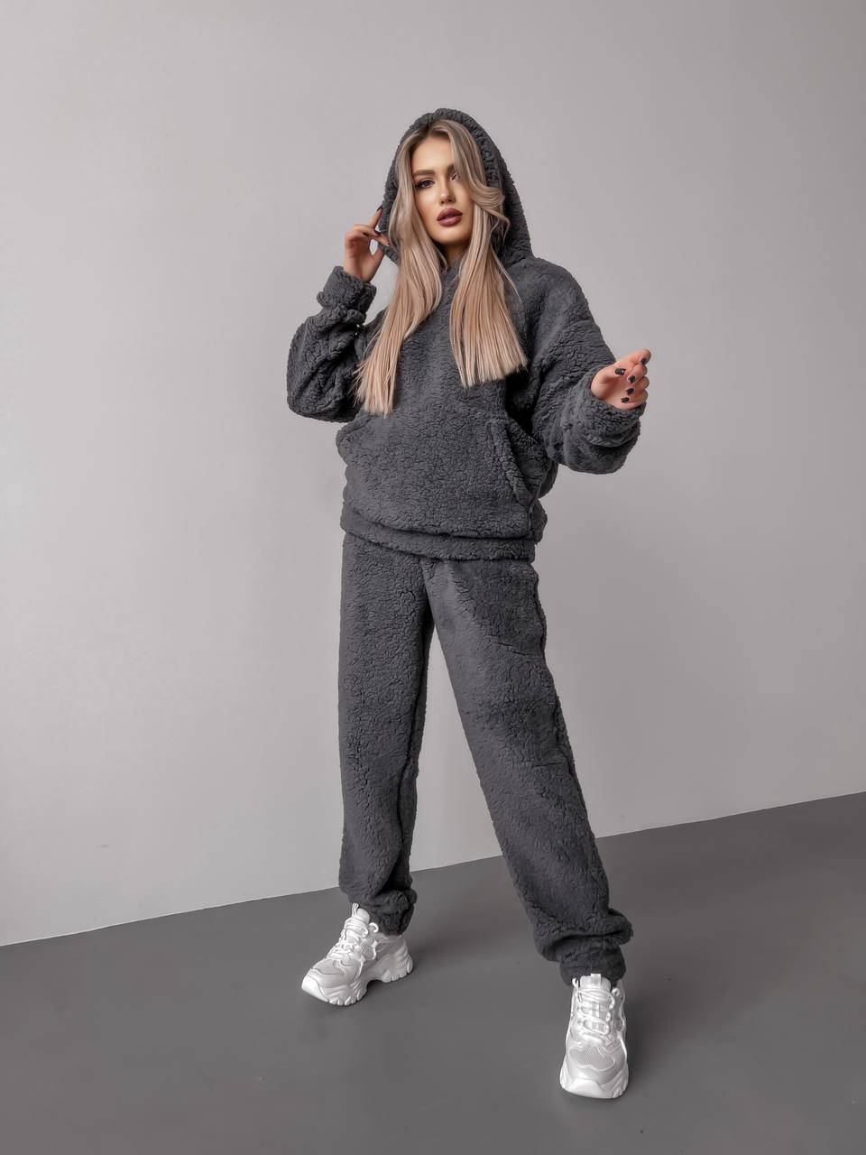 Жіночий теплий костюм з хутра Теддi графiтового кольору 35886