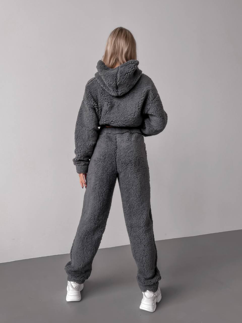 Жіночий теплий костюм з хутра Теддi графiтового кольору 35886