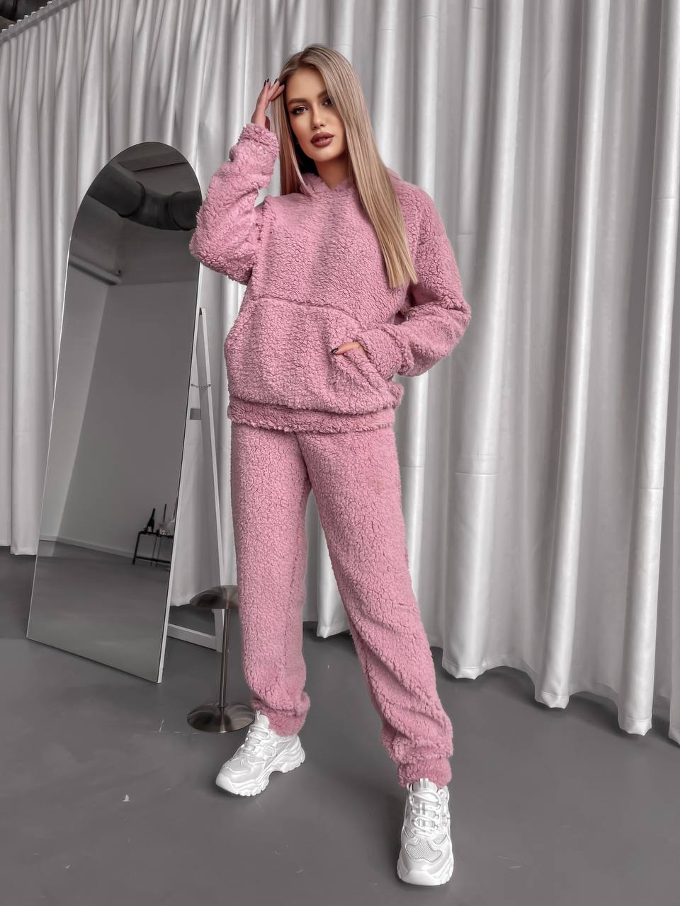 Жіночий теплий костюм з хутра Теддi рожевого кольору 35883