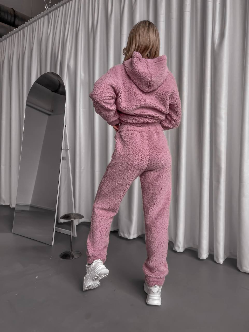 Жіночий теплий костюм з хутра Теддi рожевого кольору 35883