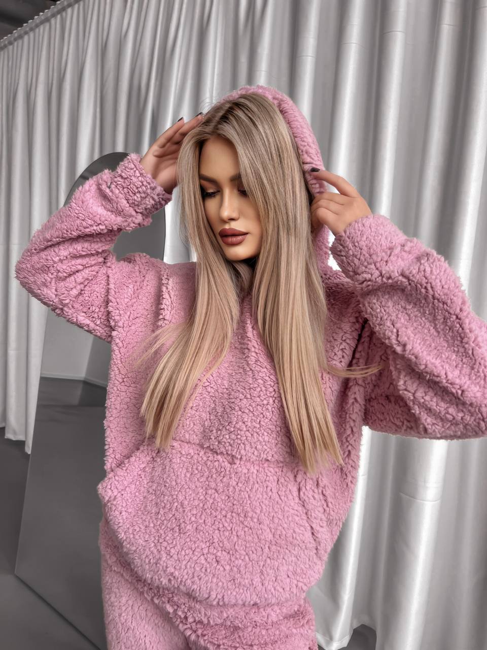 Жіночий теплий костюм з хутра Теддi рожевого кольору 35883