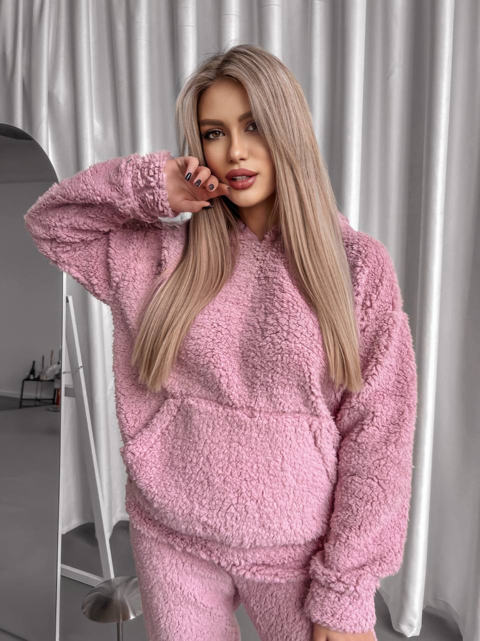 Жіночий теплий костюм з хутра Теддi рожевого кольору 35883