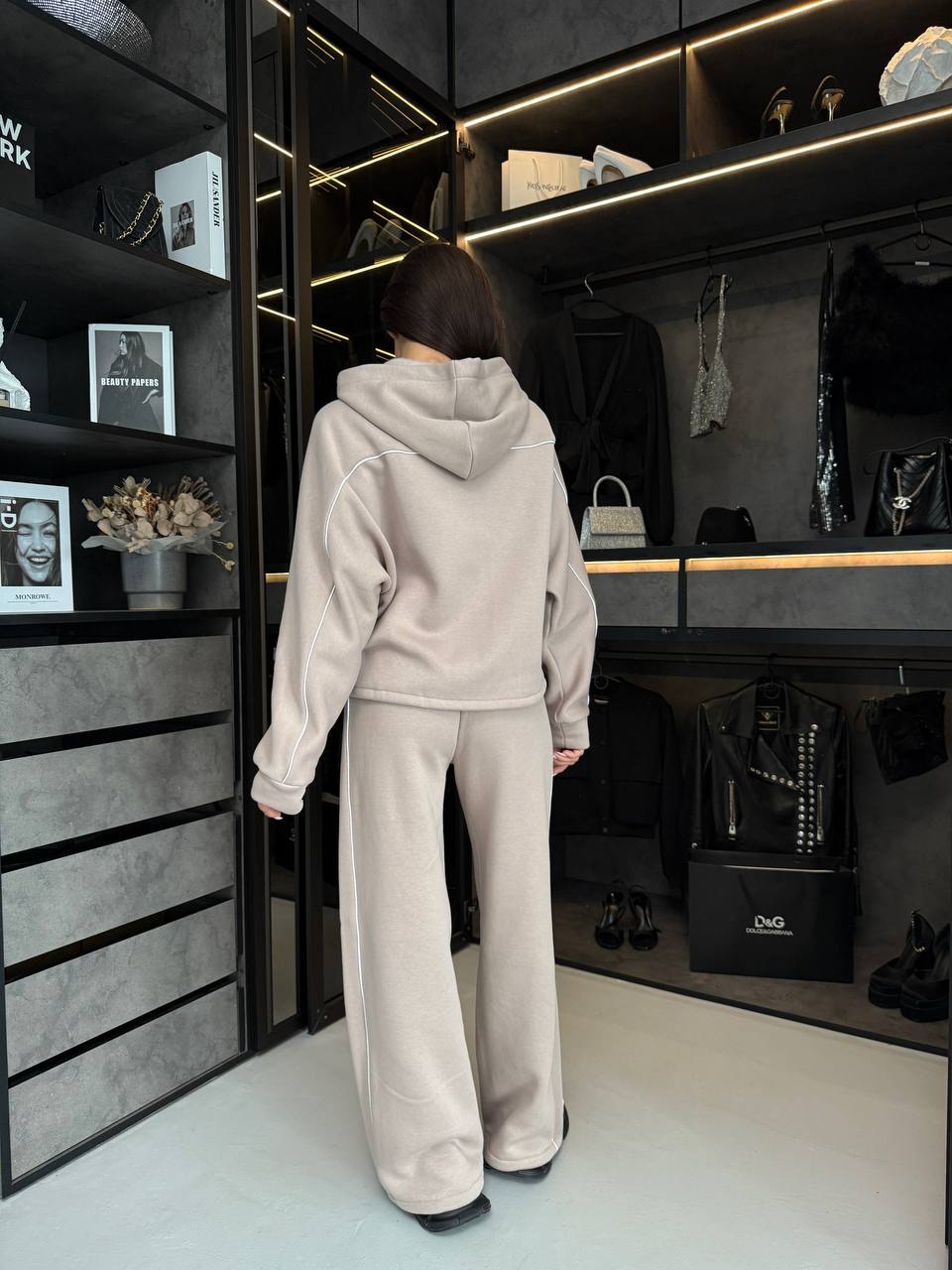 Жіночий теплий костюм з капюшоном бежевого кольору 35275