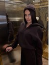 Жіночий теплий костюм з капюшоном коричневого кольору 35440