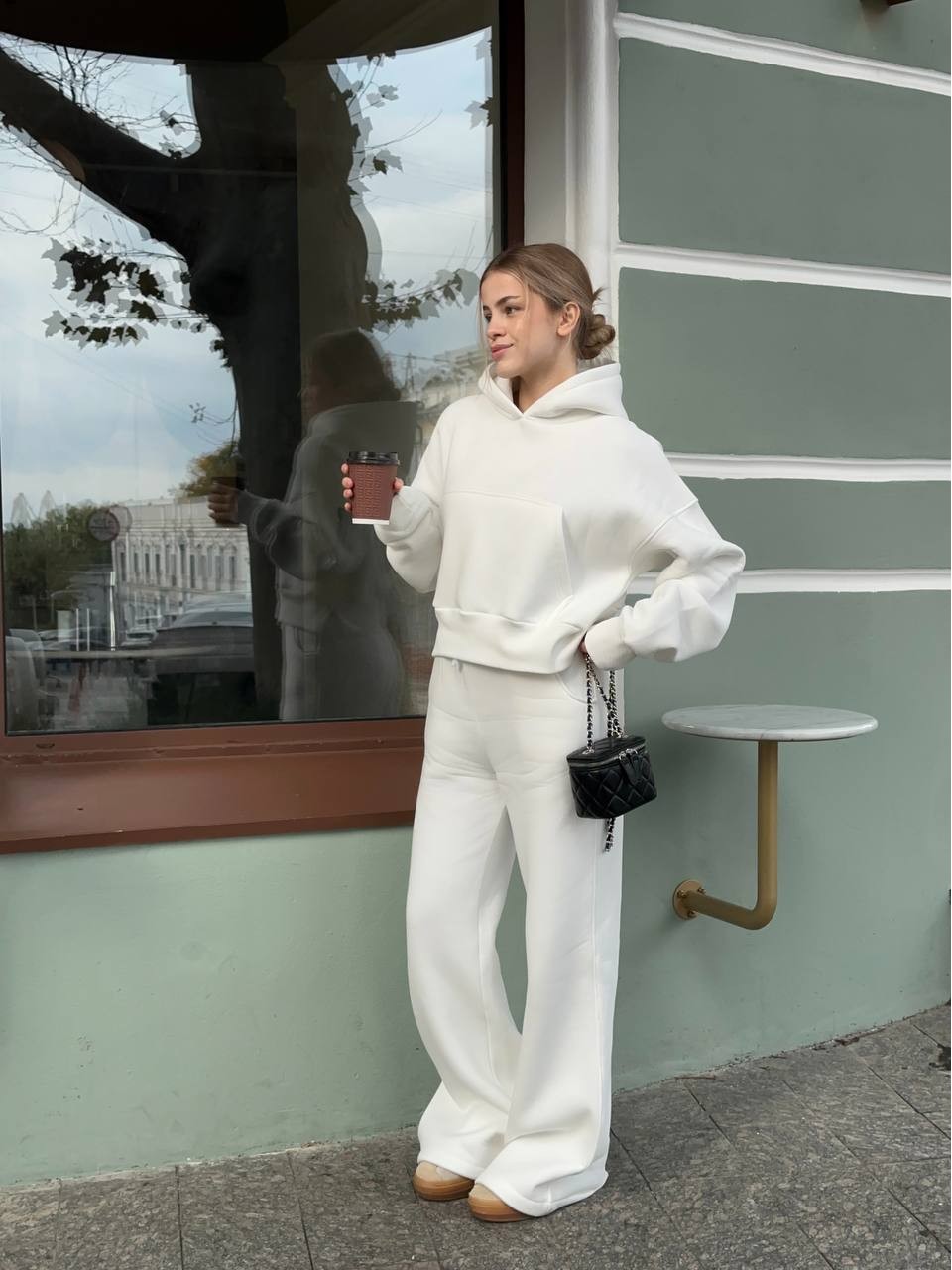 Жіночий теплий костюм з капюшоном молочного кольору 35170