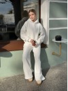 Жіночий теплий костюм з капюшоном молочного кольору 35170