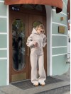 Женский теплый костюм с капюшоном бежевого цвета 35416