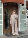 Женский теплый костюм с капюшоном бежевого цвета 35416
