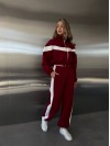 Жіночий теплий костюм з лампасами червоного кольору 35211