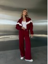 Жіночий теплий костюм з лампасами червоного кольору 35211