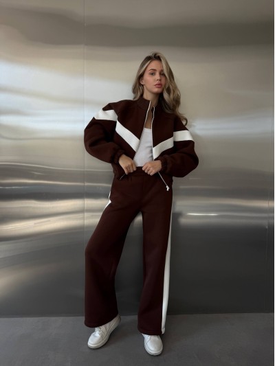 Жіночий теплий костюм з лампасами коричневого кольору 35210