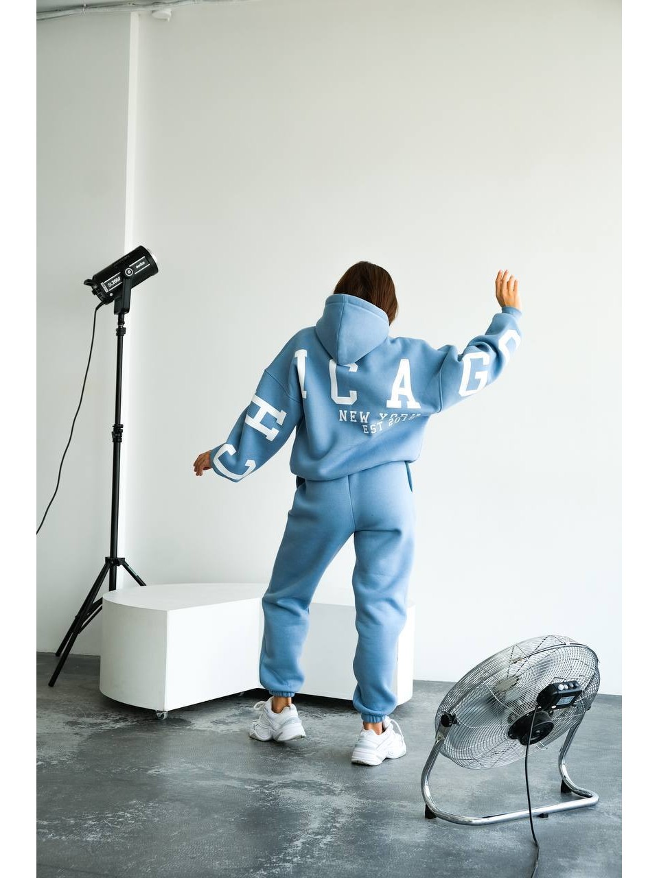 Жіночий теплий костюм з написом блакитного кольору 34212