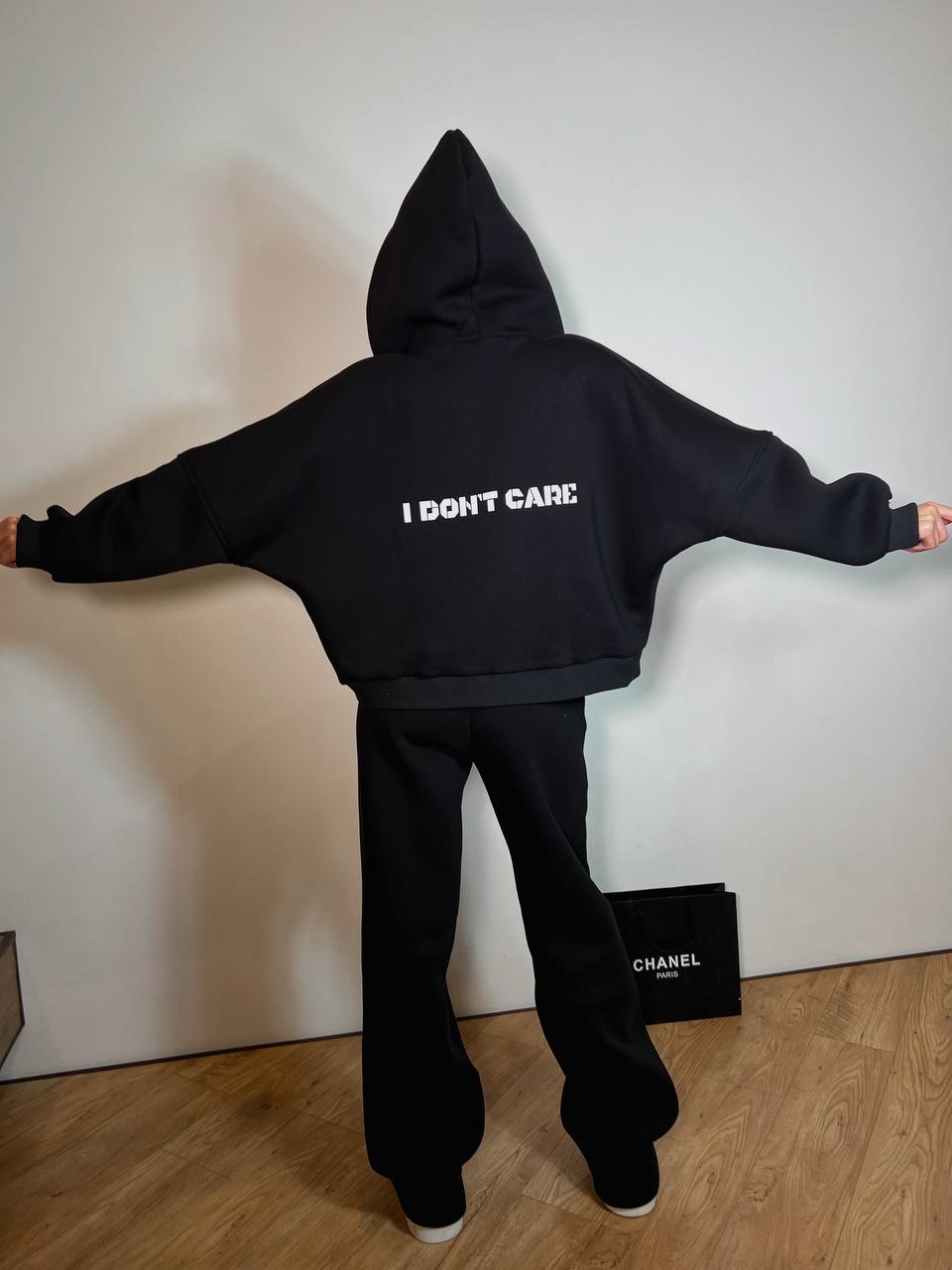 Жіночий теплий костюм з написом чорного кольору 35430