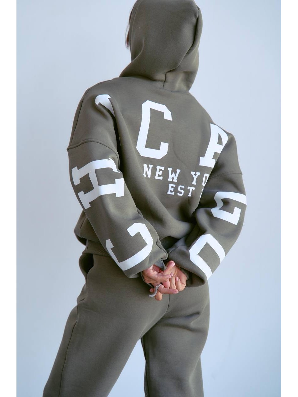 Женский теплый костюм с надписью цвета хаки 34219