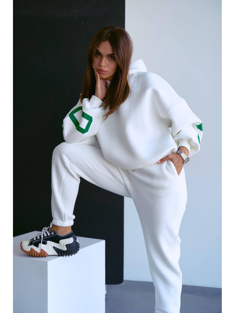 Жіночий теплий костюм з написом молочного кольору 34215