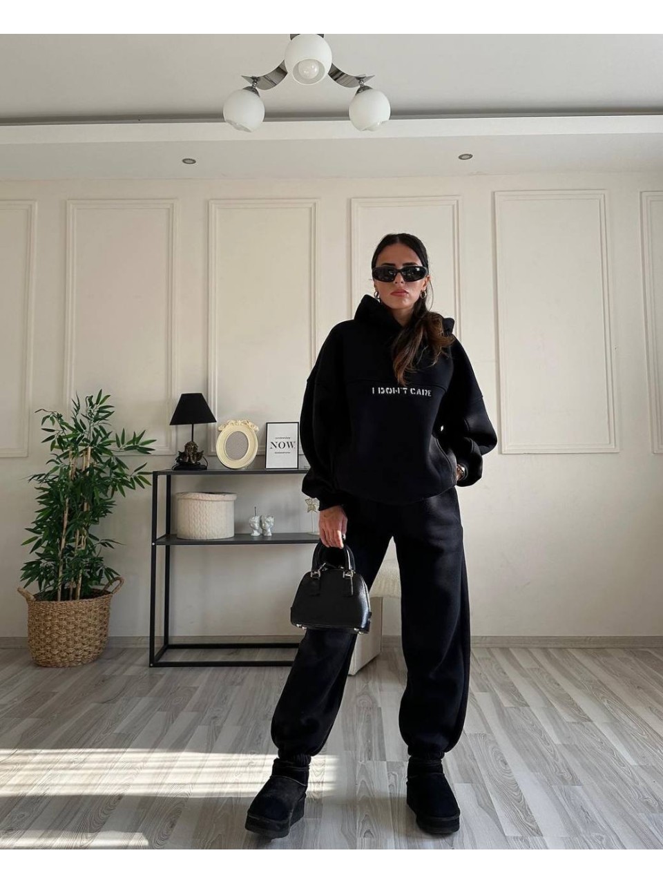 Жіночий теплий костюм з написом на спинi чорного кольору 35149