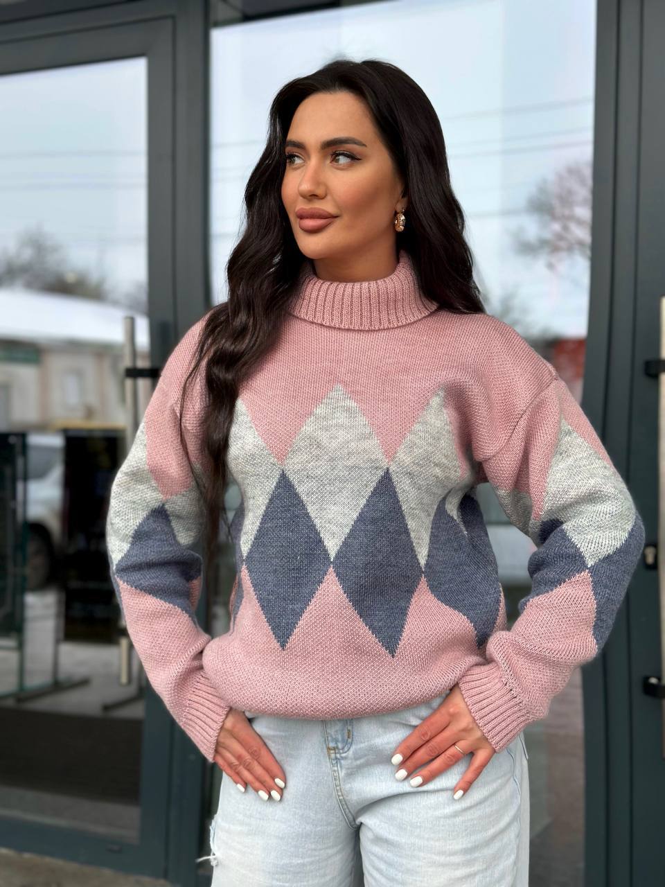 Жіночий теплий светр із горловиною рожевого кольору 30268