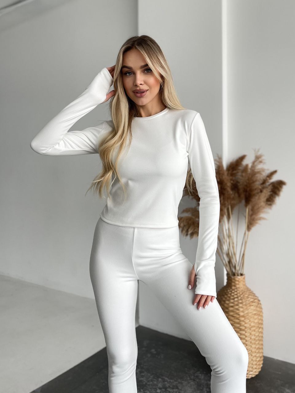 Жіночий теплий термокостюм молочного кольору 35661