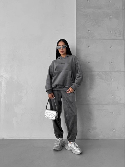 Жіночий теплий велюровий костюм з капюшоном графiтового кольору 35699