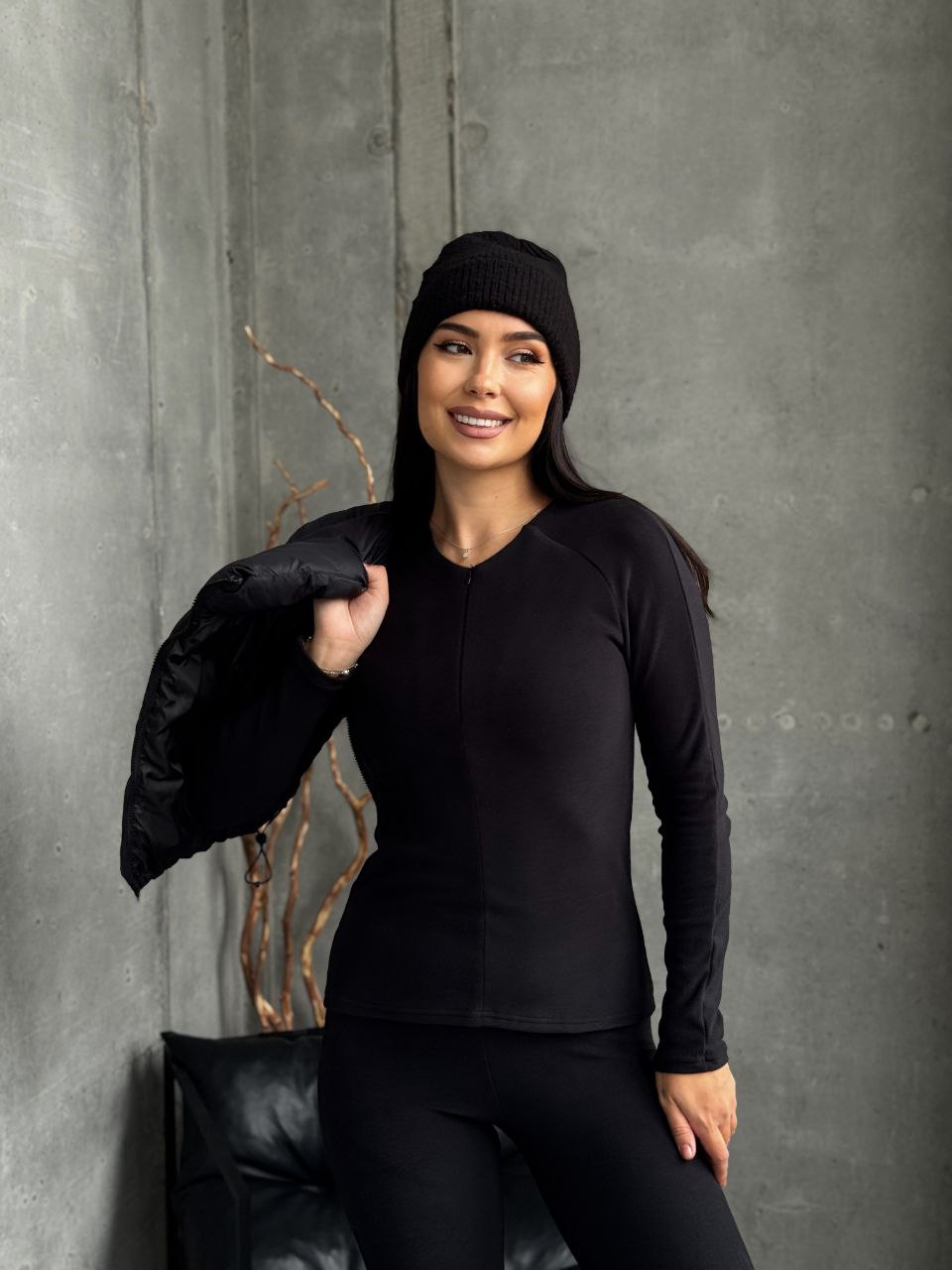 Жіночий термо-костюм чорного кольору 29924