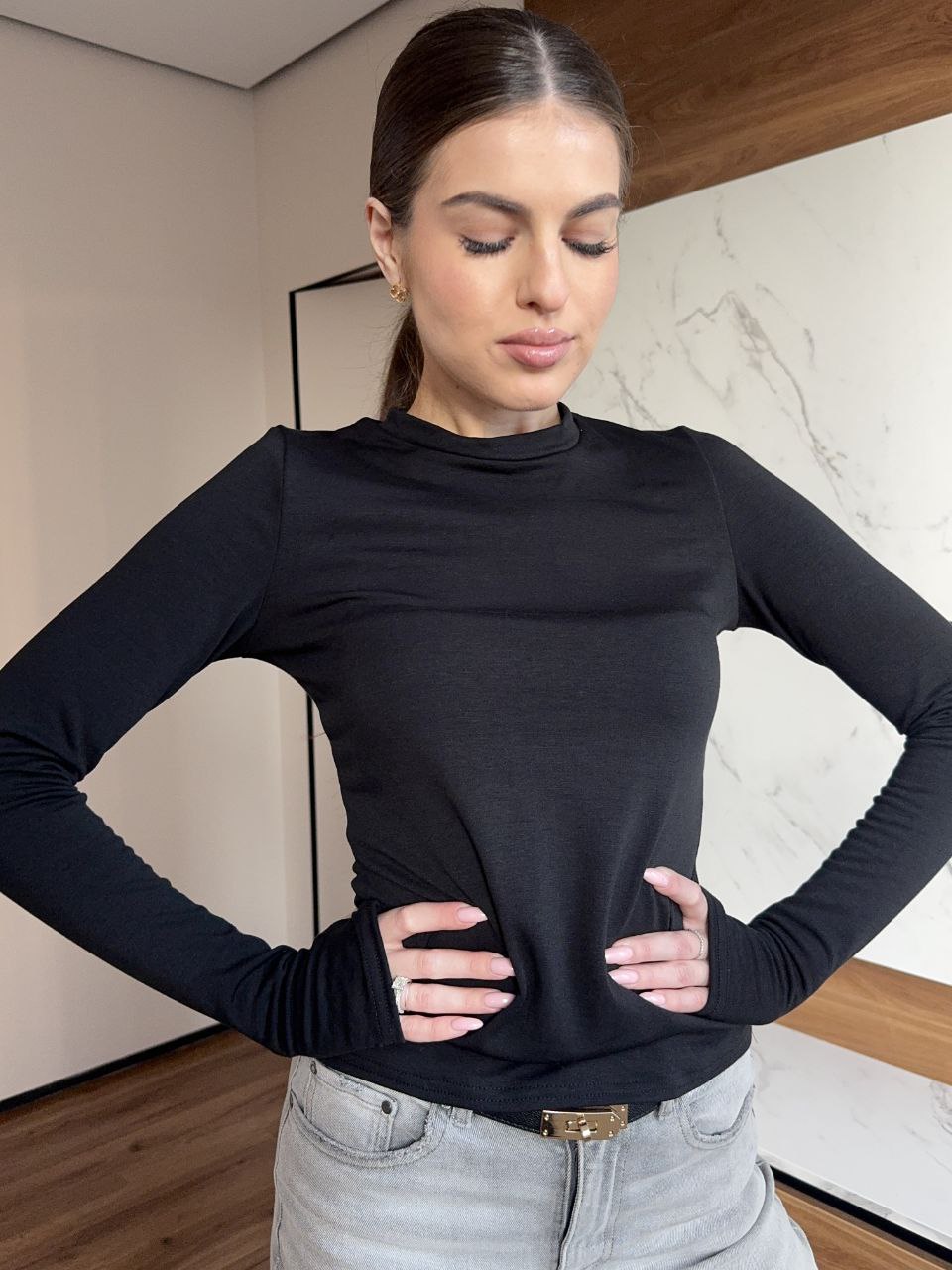 Жіночий утеплений лонгслів чорного кольору 35855