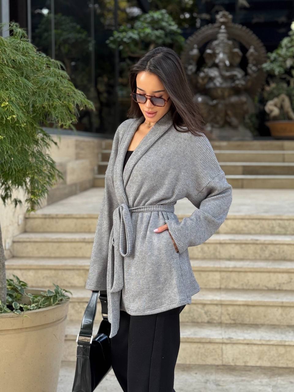 Женский вязанный кардиган графитового цвета 35346