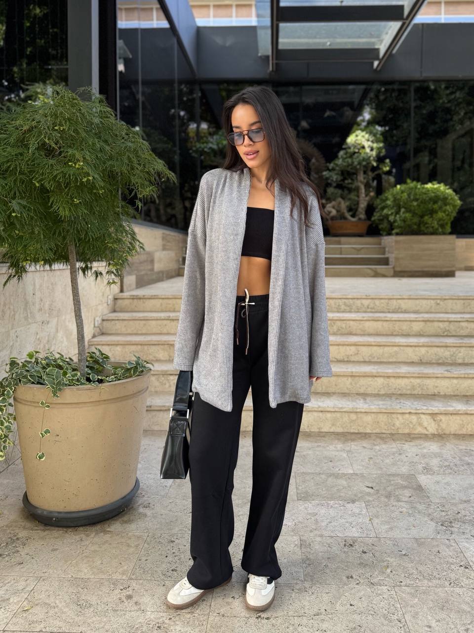 Женский вязанный кардиган графитового цвета 35346